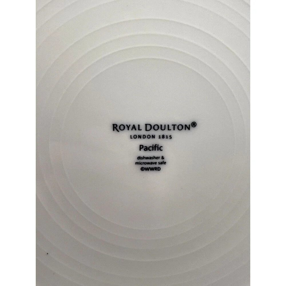 Set of 2 Royal Doulton Pacific Streaks 9.25